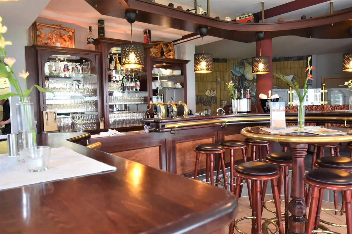 Hotelbar mit Tresen