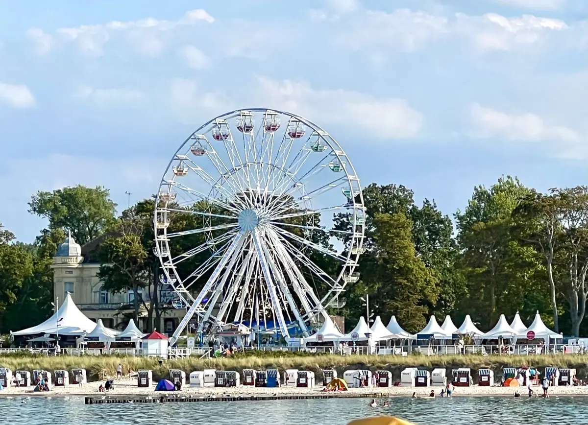 Riesenrad an der Strandpromenade in Kühlungsborn