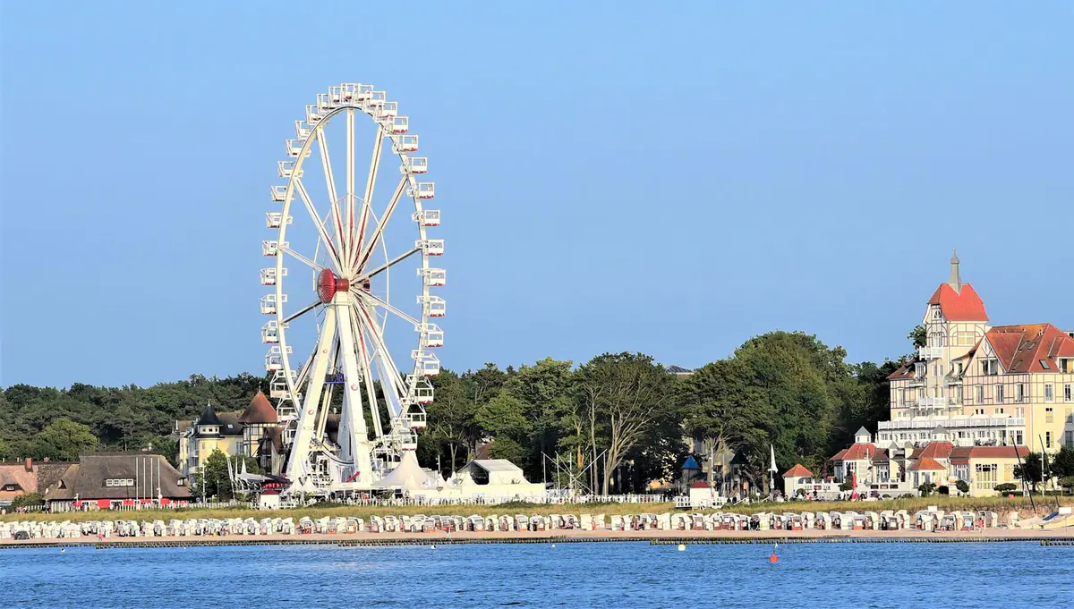 Riesenrad und Strand in Kühlungsborn