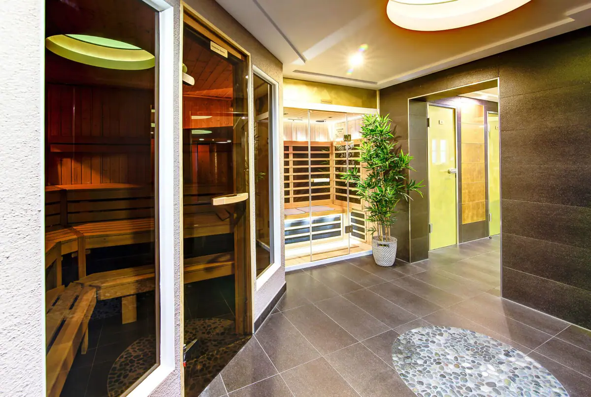 Eingang zur Sauna mit Infrarotkabine